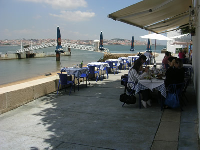 Lisbon Restaurant Attire te ao Rio Almada