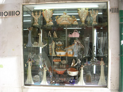 Lisbon Shopping window-dressing Rua dos Cavaleiros