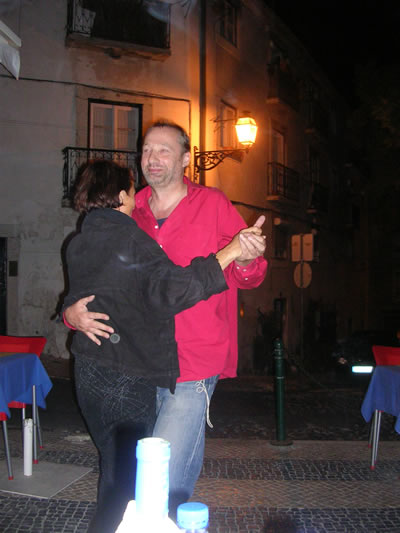 Restaurante A Tasquinha fado dancing in the street