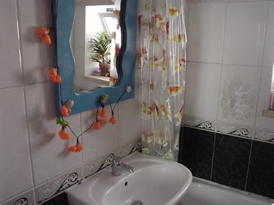 2 bedroom apartment Bairro Alto Lisbon bathroom