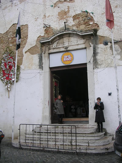 Lisbon Feira Alternativa (Alternative Flea market Alfama entrance
