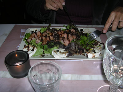 Les Mauvais Garcons Lisbon bar cafe restaurant Rua da Rosa salad