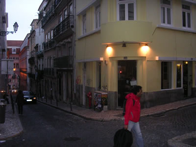 Bar restaurant Les Mauvais Garcons Rua da Rosa 39 Lisbon street