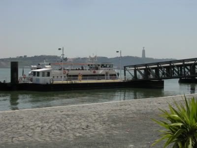 Restaurant Guarde Rio Cais do Sodre Lisbon view Cristo Rei statue 3