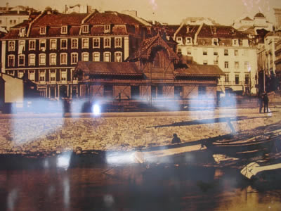 Restaurant Guarde Rio Cais do Sodre Lisbon terrace near Tagus river old building 2