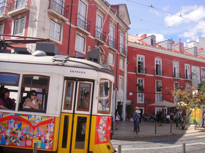 Largo do Portas do Sol Lisbon tram 28