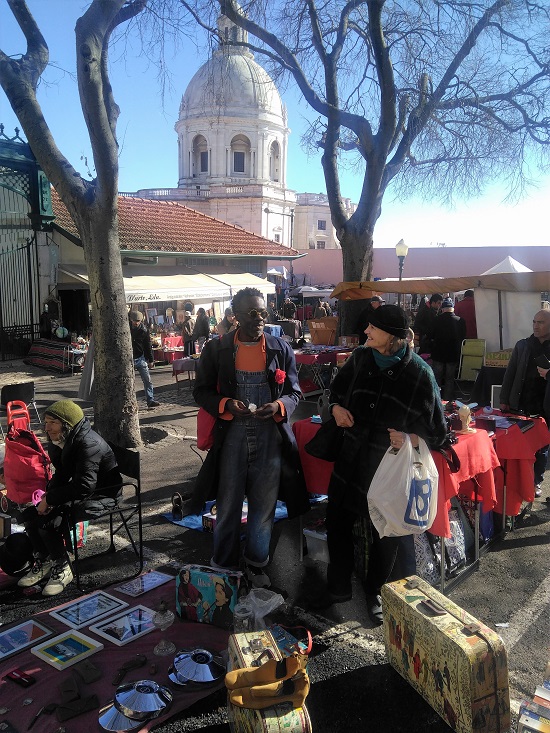 This image has an empty alt attribute; its file name is Feira-da-Ladra-Lisbon-January-2019-Alberto-Gourgel-Margriet.jpg